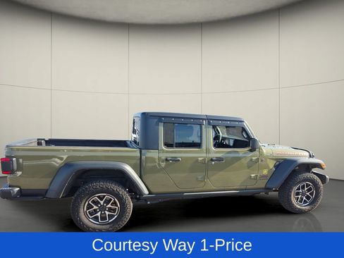 Used 2025 Jeep Gladiator Rubicon w/ Technology Group AWD/4WD image 11