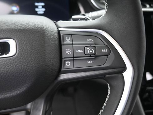 New 2025 Jeep Grand Cherokee Altitude image 31