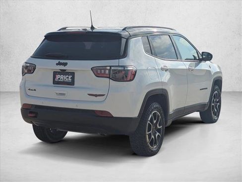Used 2025 Jeep Compass Trailhawk AWD/4WD image 5