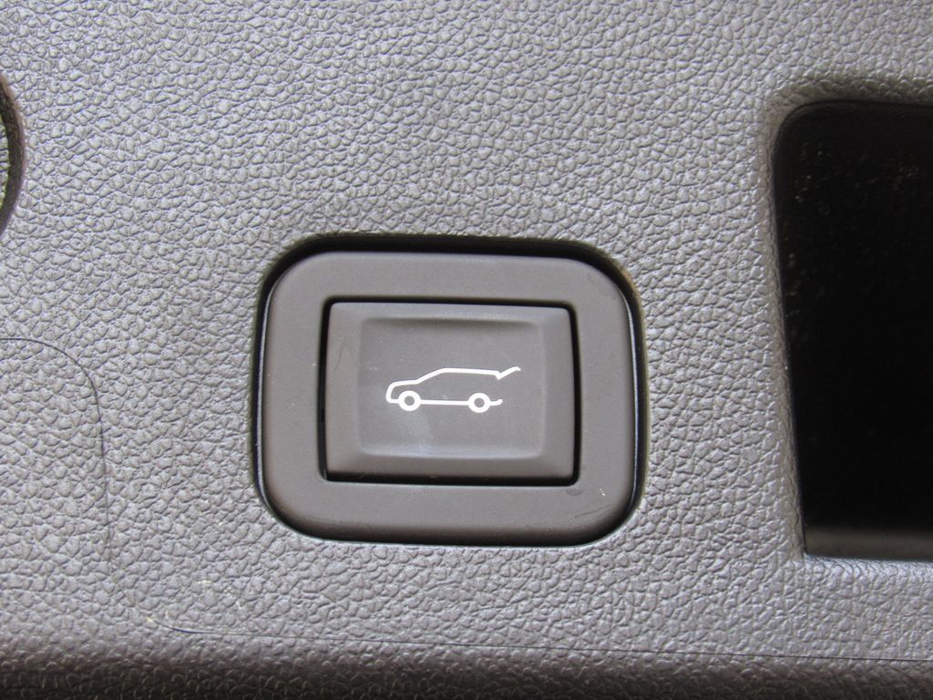 Used 2026 GMC Terrain Denali AWD/4WD image 23