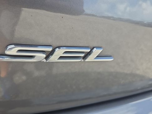 Used 2024 Ford Edge SEL AWD/4WD image 16
