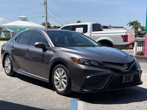 Used 2023 Toyota Camry SE FWD image 7