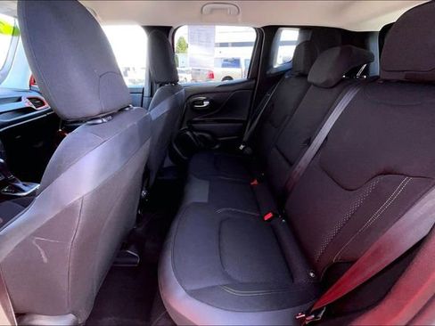 Used 2022 Jeep Renegade Latitude w/ Convenience Group AWD/4WD image 28