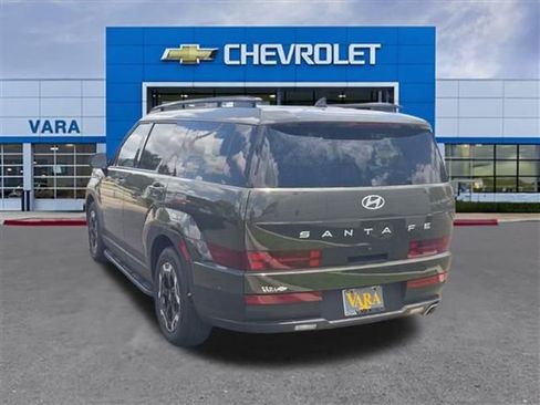 Used 2025 Hyundai Santa Fe SEL FWD image 3