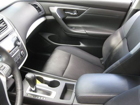 Used 2017 Nissan Altima 2.5 SR w/ Midnight Edition Package FWD image 21