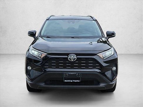 Used 2021 Toyota RAV4 XLE w/ Convenience Package FWD image 2