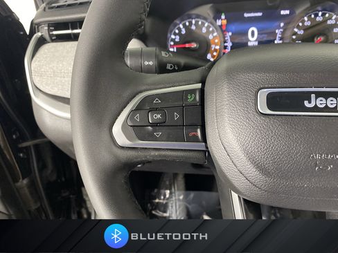 Used 2023 Jeep Compass Latitude AWD/4WD image 23