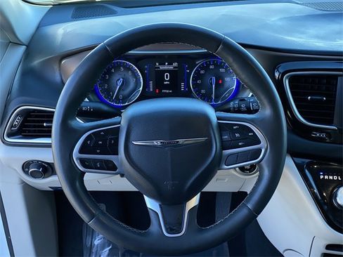 Used 2023 Chrysler Voyager LX image 11