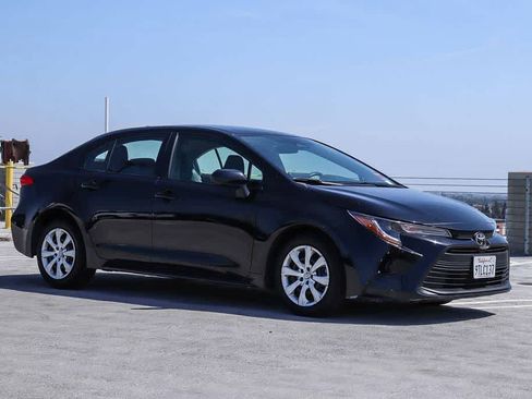 Used 2025 Toyota Corolla LE FWD image 3