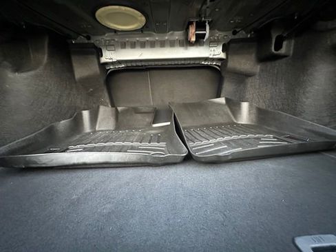 Used 2023 Toyota Camry SE image 17