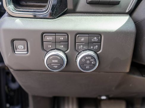 Used 2025 GMC Sierra 1500 AT4 w/ Technology Package AWD/4WD image 26