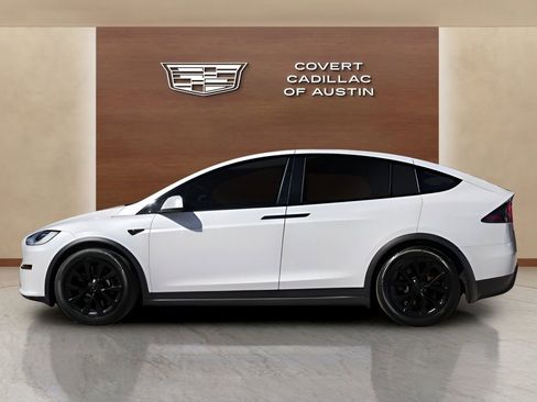 Used 2023 Tesla Model X Standard Range image 2