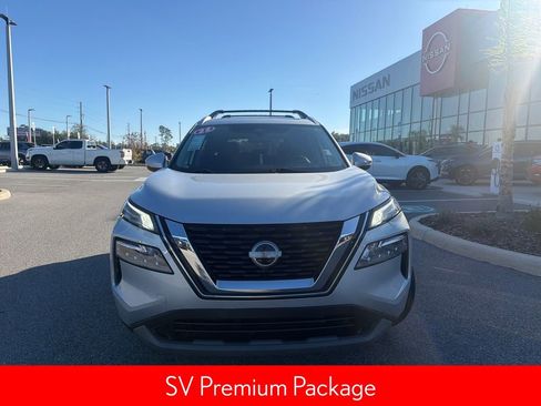 Used 2022 Nissan Rogue SV w/ SV Premium Package image 3
