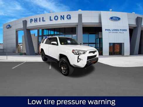 Used 2020 Toyota 4Runner Venture AWD/4WD image 7