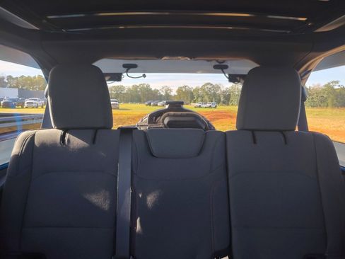 New 2025 Jeep Wrangler Unlimited Rubicon w/ Convenience Group image 28