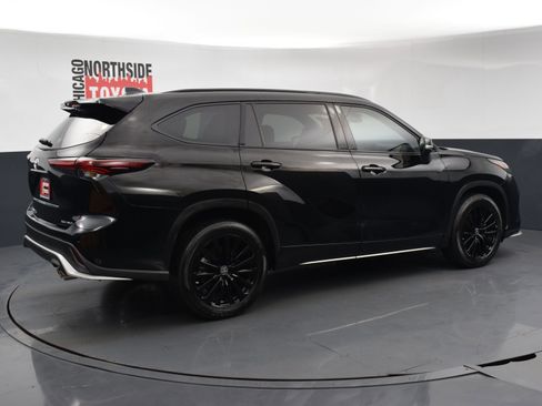 Used 2024 Toyota Highlander Limited AWD/4WD image 4