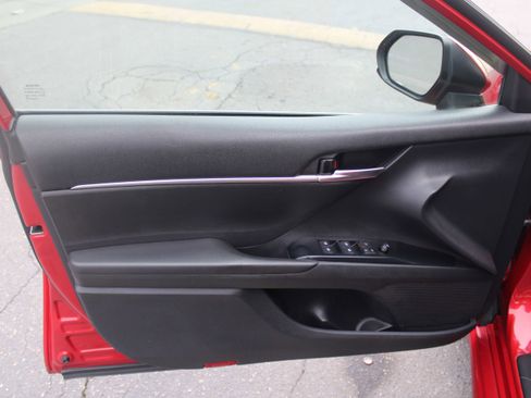 Used 2020 Toyota Camry SE image 8