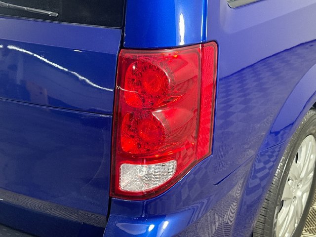 Used 2019 Dodge Grand Caravan SE FWD image 30