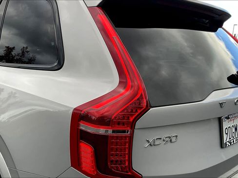 Used 2023 Volvo XC90 T8 Ultimate w/ Lounge Package image 33