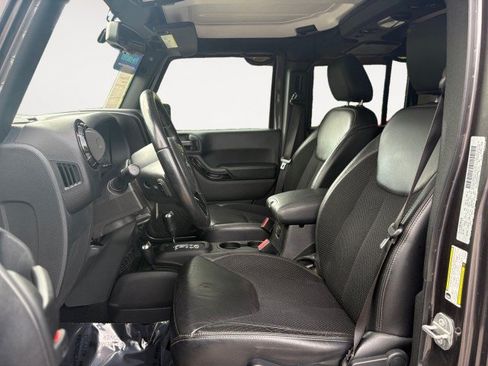 Used 2017 Jeep Wrangler Unlimited Sahara AWD/4WD image 6