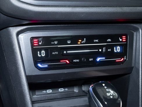 Used 2022 Volkswagen Tiguan SE R-Line image 18