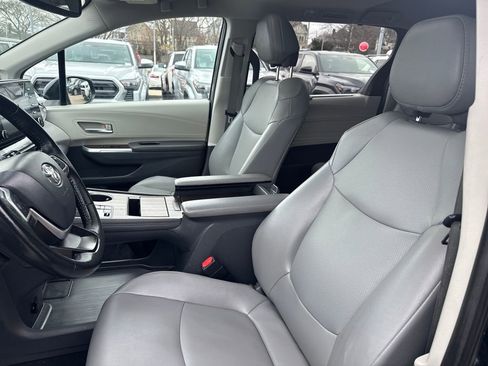 Used 2021 Toyota Sienna XLE w/ XLE Plus Package image 16