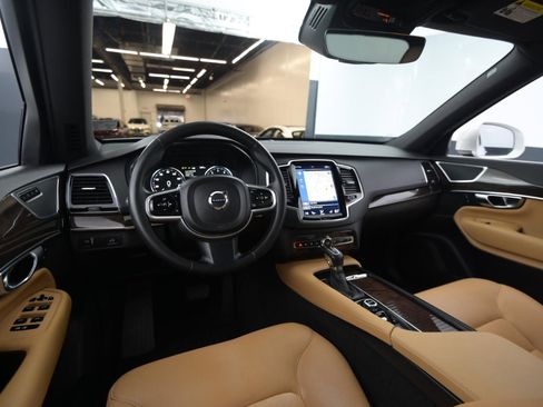 Used 2017 Volvo XC90 T5 Momentum w/ Momentum Plus Package image 28