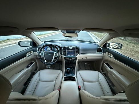 Used 2014 Chrysler 300 RWD image 25