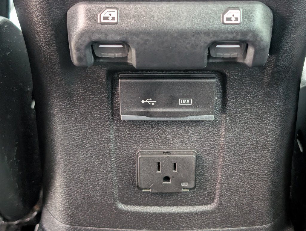 Used 2018 Jeep Wrangler Unlimited Sahara AWD/4WD image 29