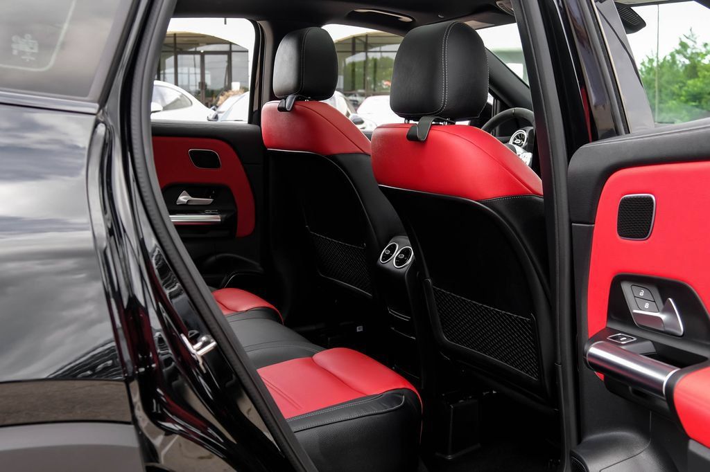 Used 2022 Mercedes-Benz GLA 45 AMG 4MATIC w/ Parking Assistance Package image 43