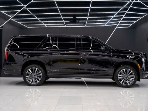 Used 2026 Cadillac Escalade ESV Sport image 9