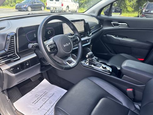 Used 2025 Kia Sportage EX FWD image 15