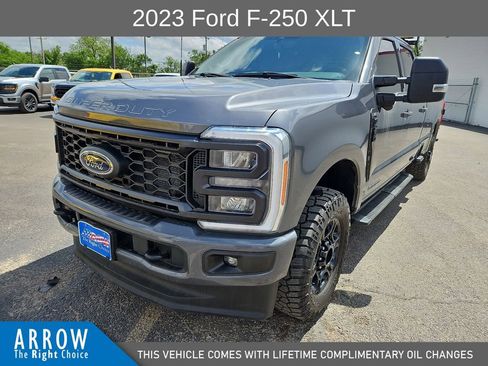 Used 2023 Ford F250 XLT w/ XLT Premium Package AWD/4WD image 4