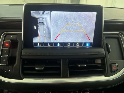 Used 2021 Chevrolet Suburban Z71 w/ Z71 Signature Package AWD/4WD image 36