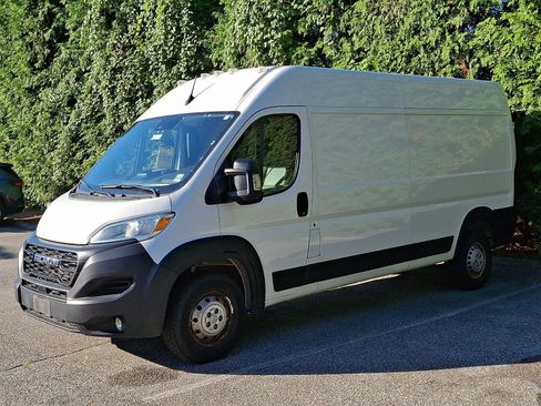 Used 2025 RAM ProMaster 2500 w/ Convenience Group FWD image 3