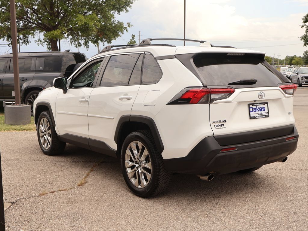 Used 2020 Toyota RAV4 XLE Premium FWD image 4