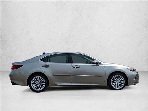 Used 2017 Lexus ES 350 w/ Ultra Luxury Package image 4