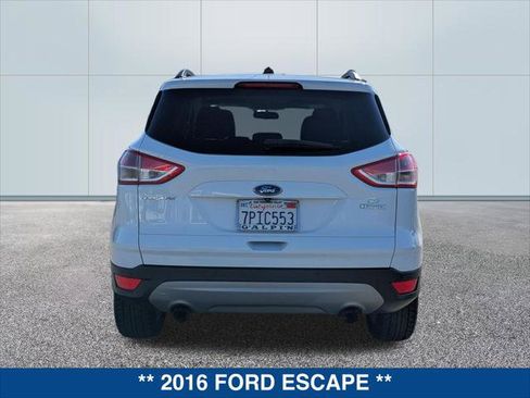 Used 2016 Ford Escape SE w/ Equipment Group 201A FWD image 4