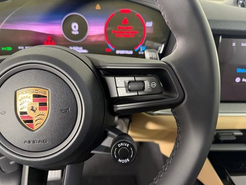 Certified 2026 Porsche Cayenne Coupe AWD/4WD image 30