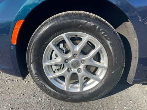 Used 2023 Chrysler Pacifica Touring-L image 24