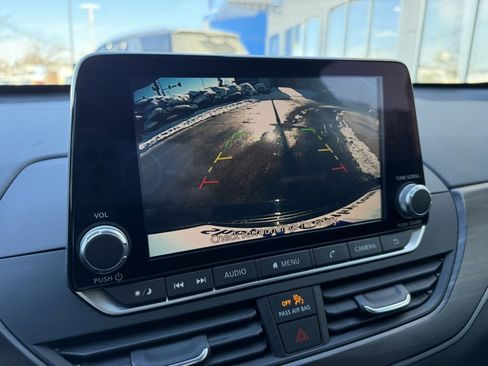 Used 2024 Nissan Altima 2.5 SV image 5