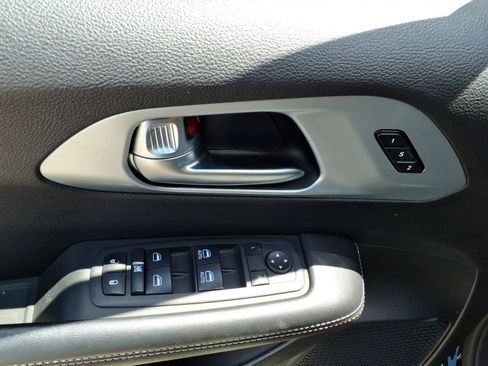 Used 2022 Chrysler Pacifica Touring-L w/ S Appearance Package FWD image 13