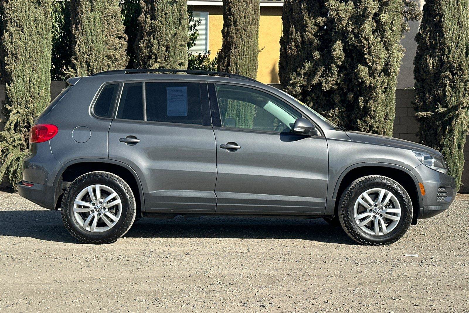 Used 2017 Volkswagen Tiguan S FWD image 2