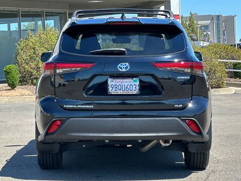 Used 2022 Toyota Highlander XLE AWD/4WD image 8