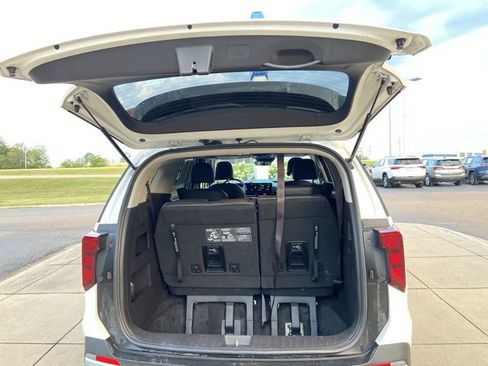 Used 2025 Kia Carnival FWD image 28