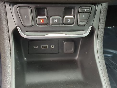 Used 2021 GMC Terrain SLE FWD image 25