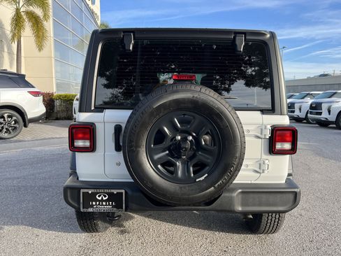 Used 2022 Jeep Wrangler Unlimited Sport image 4