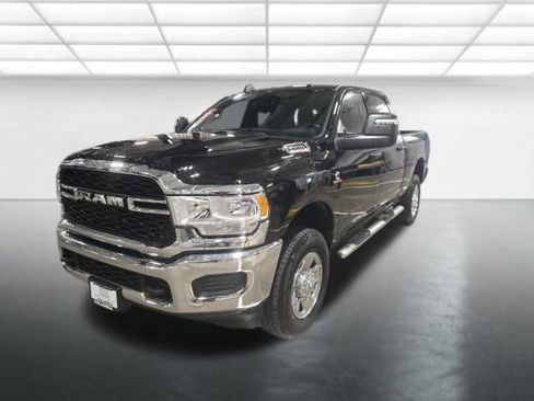 Used 2024 RAM 2500 Tradesman w/ Chrome Appearance Group image 9