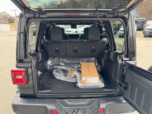 New 2025 Jeep Wrangler Unlimited Sahara w/ Technology Group AWD/4WD image 6