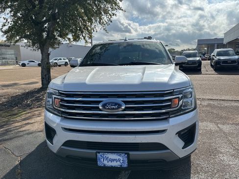 Used 2019 Ford Expedition XLT w/ Equipment Group 202A RWD image 2